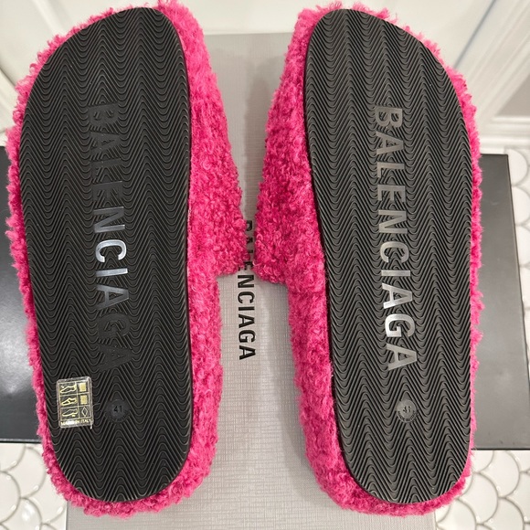 <SOLD> Balenciaga Furry Logo Slides (2022) - Picture 4 of 6